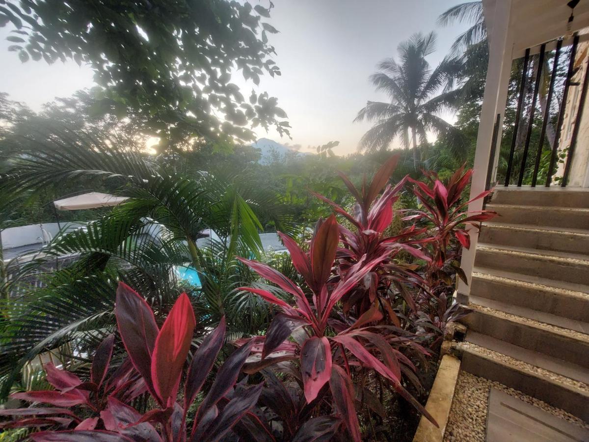 Apartamento A Touch Of Pink Secret Garden Puerto Princesa Exterior foto